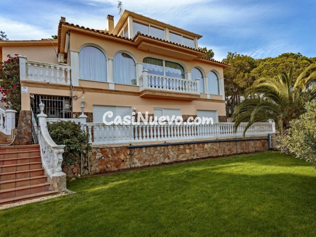 Casa-Chalet en Venta en Calonge Girona