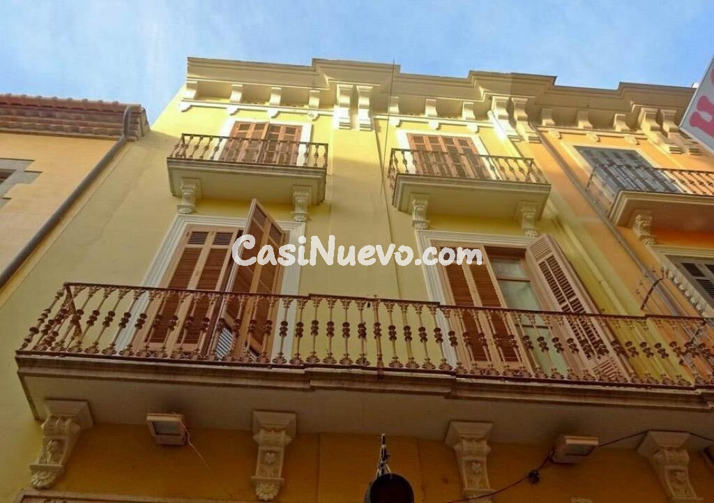 CASA MODERNISTA EN LA ZONA PEATONAL DE SANT FELIU DE GUÍXOLS