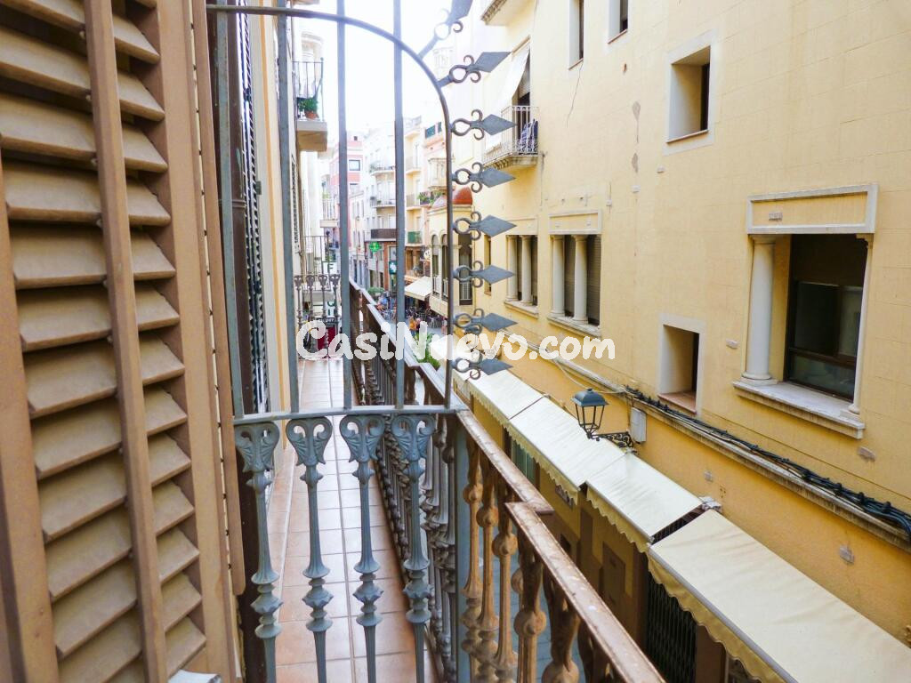 CASA MODERNISTA EN LA ZONA PEATONAL DE SANT FELIU DE GUÍXOLS