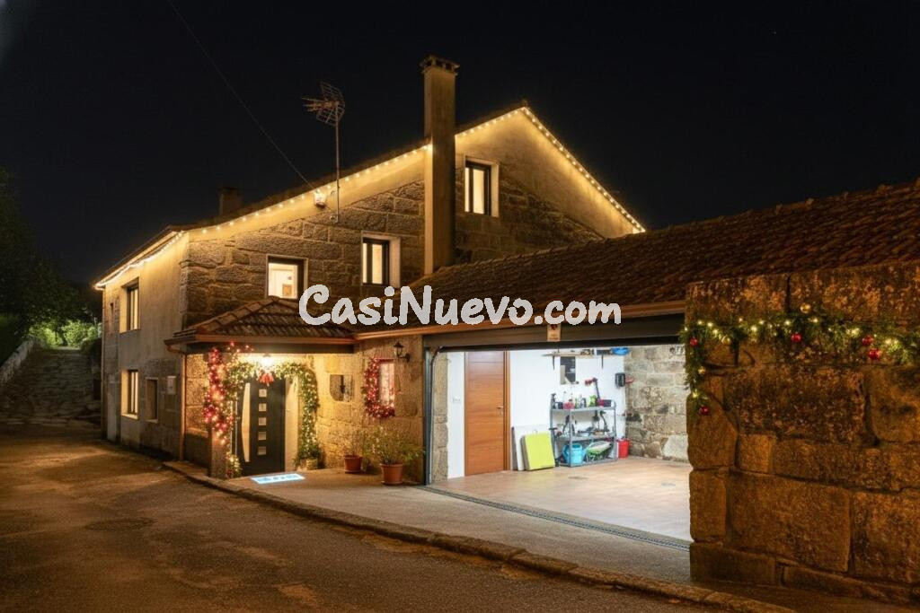 Casa de piedra reformada con jardín frente al puente romano de Cernadela (Mondariz)