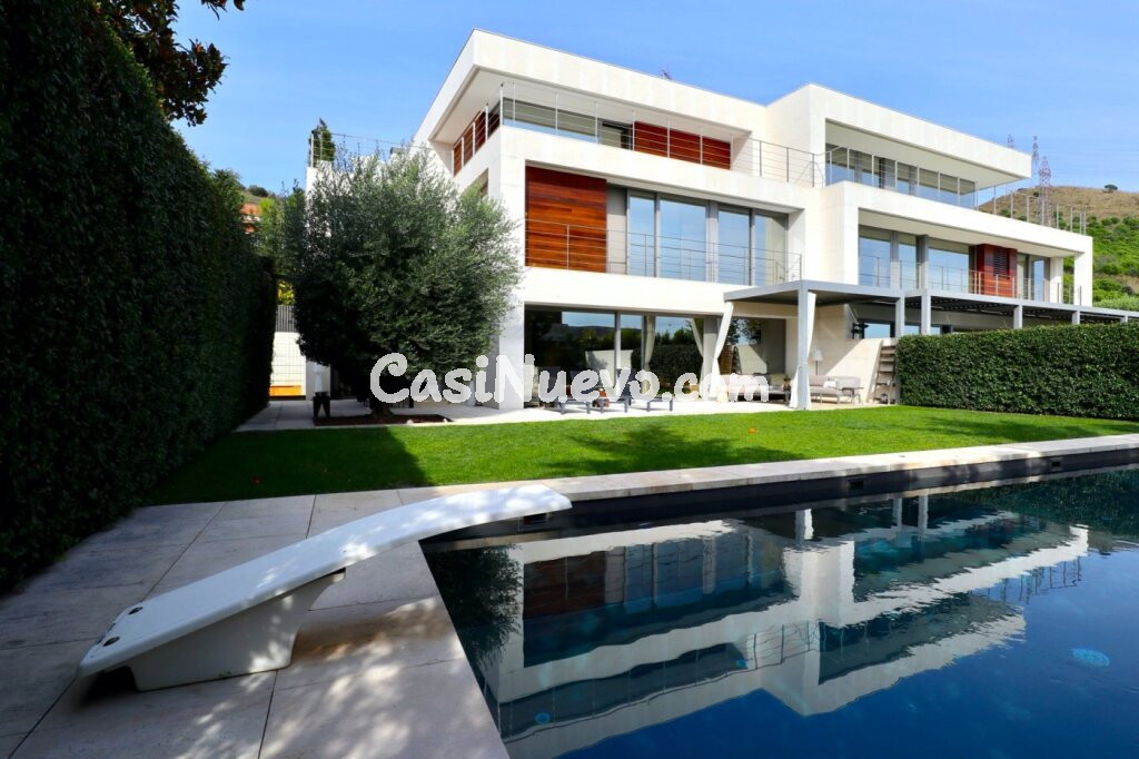 Fantástica casa seminueva junto colegios internacionales