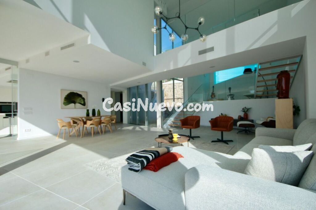 Fantástica casa de diseño en urbanización exclusiva junto  a campo de golf en Sitges