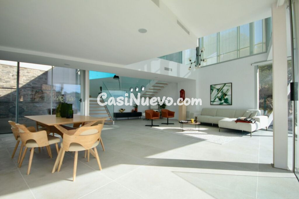 Fantástica casa de diseño en urbanización exclusiva junto  a campo de golf en Sitges