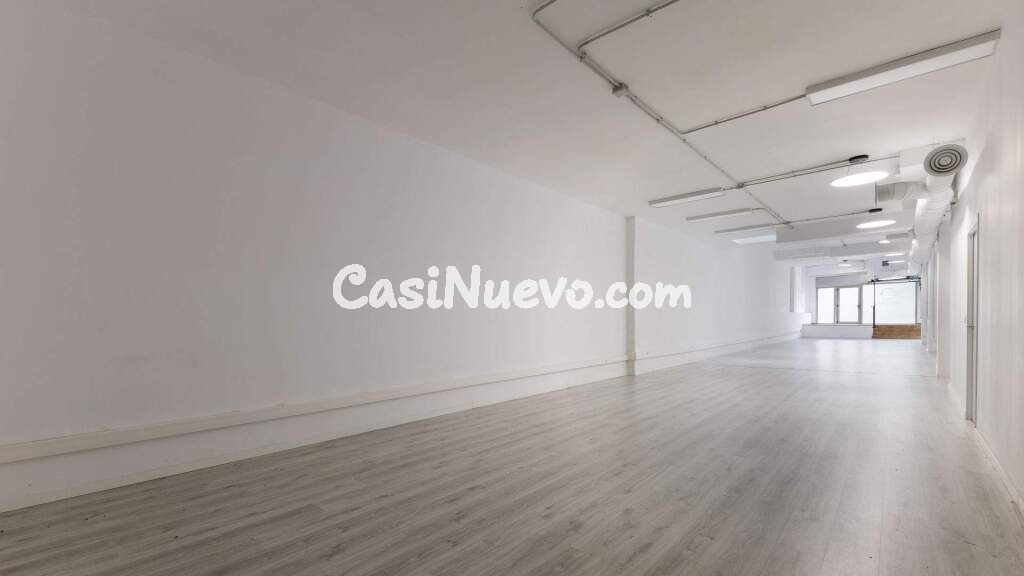 Amplio local disponible junto Ronda de Dalt y Hospital Quirón