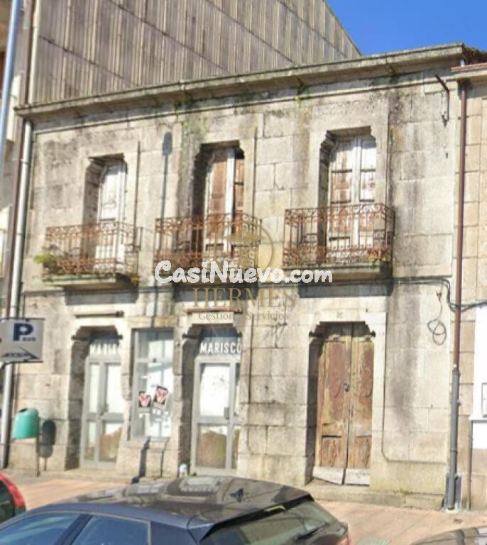 Se vende edificio en Tui.