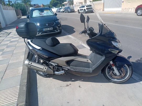 se vende kymco xciting 500