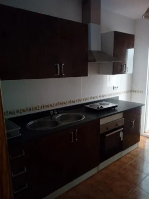 3 dorm., cocina amplia, muy soleado y con buenas vistas