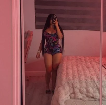 SOY MORENA UNA BOMBA EN LA CAMA /