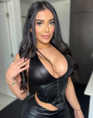 Colombiana Morena de curvas reales, ! ! ! !