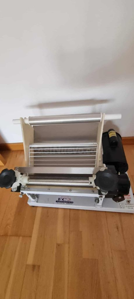 Máquina de cilindro para masa de pasteles brasileña - foto 3