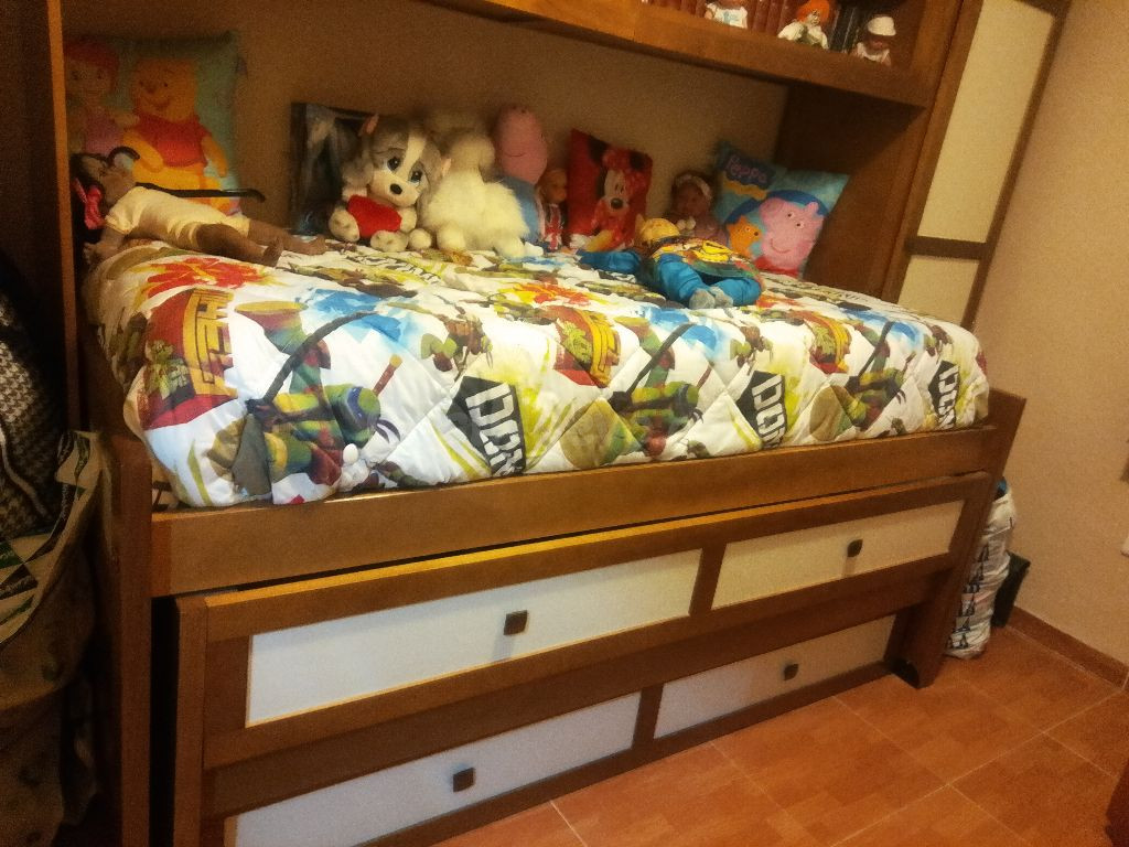 Cama nido con colchones y almohadas