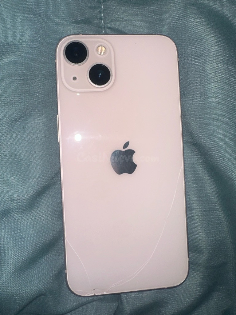 iPhone 13 rosa con daño en la parte trasera - foto 2