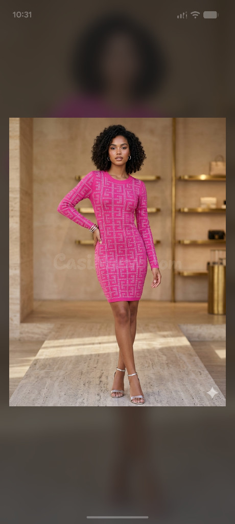 Vestido largo rosa con patrón geométrico