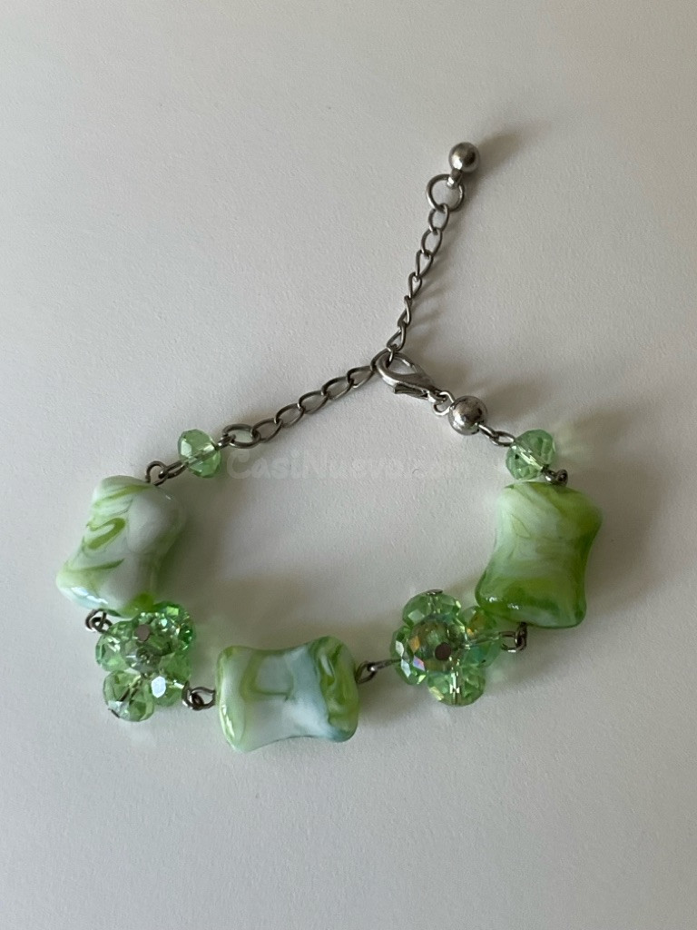 Pulsera verde con brazalete