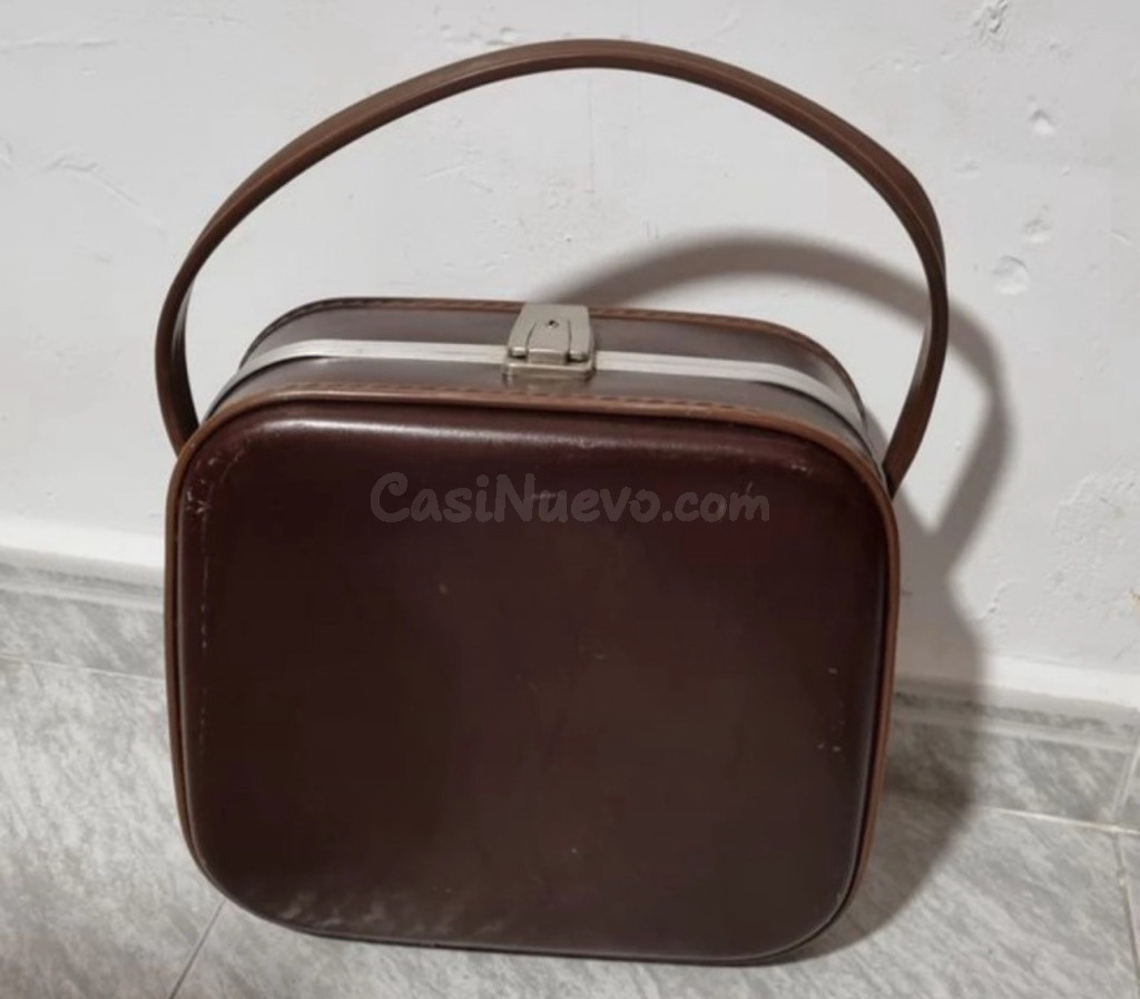 Maleta antigua con cerradura y llave