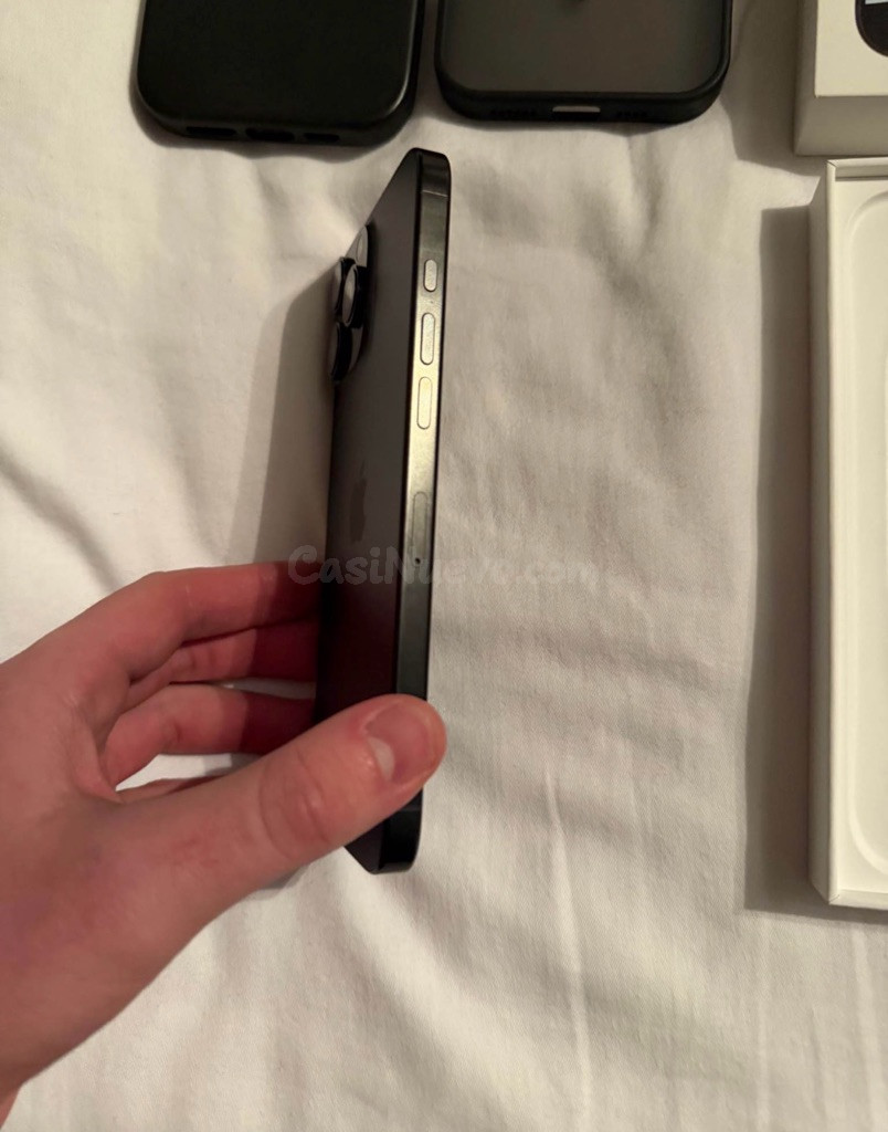 iPhone 16 pro max como Nuevo - foto 4