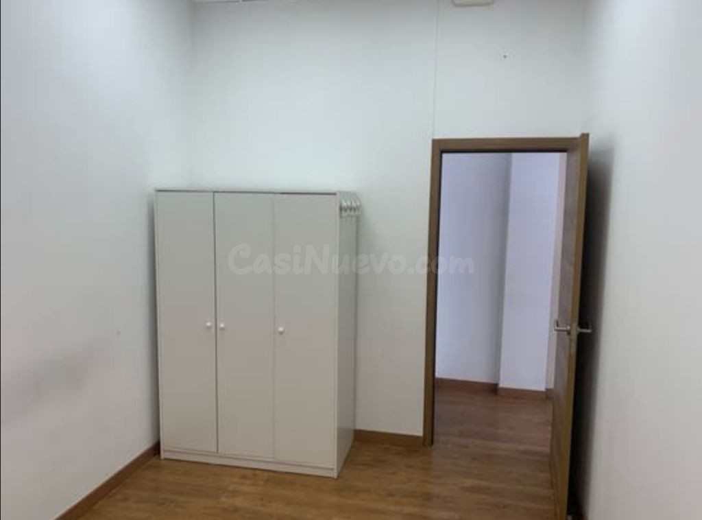Local 60m2 en Puerto Torre - foto 3