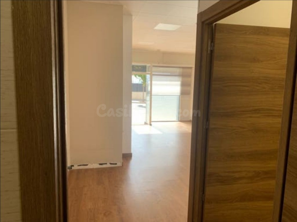 Local 60m2 en Puerto Torre - foto 4