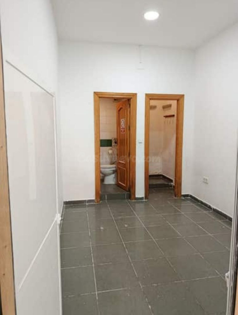 Alquiler de local de 42 m2 en paseo de los tilos - foto 2