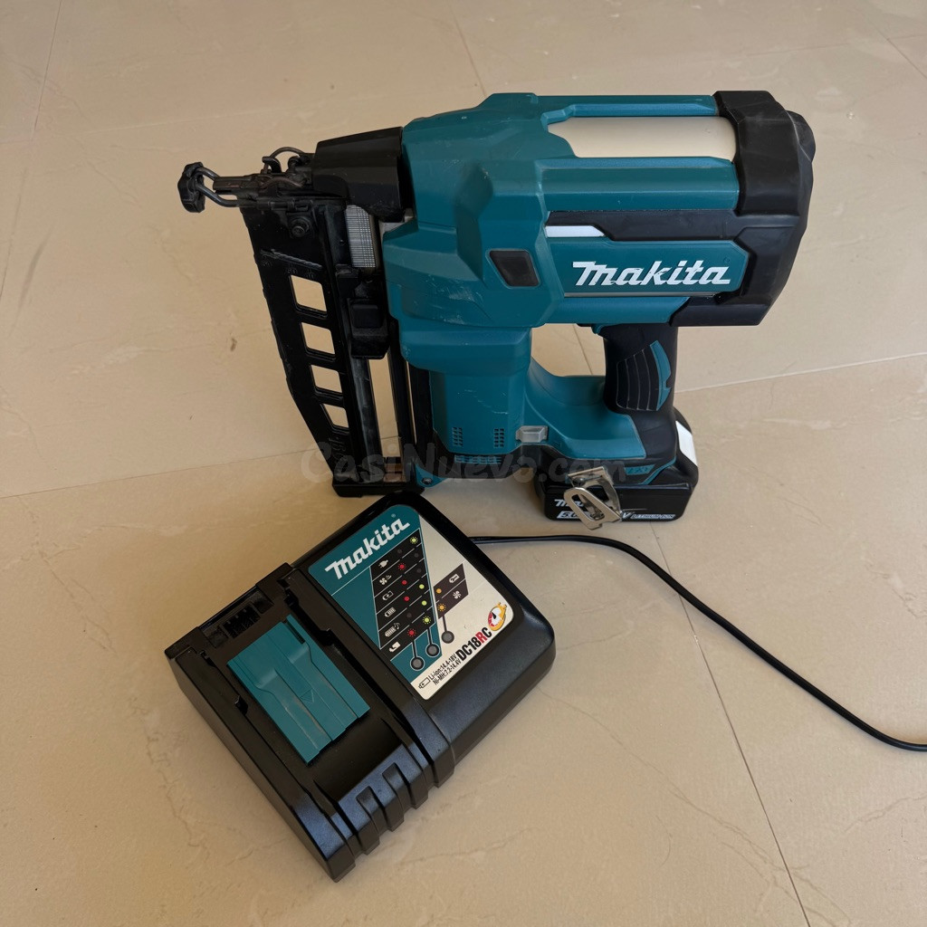 Clavadora Makita DBN600 18V con Batería 5.0Ah y Cargador