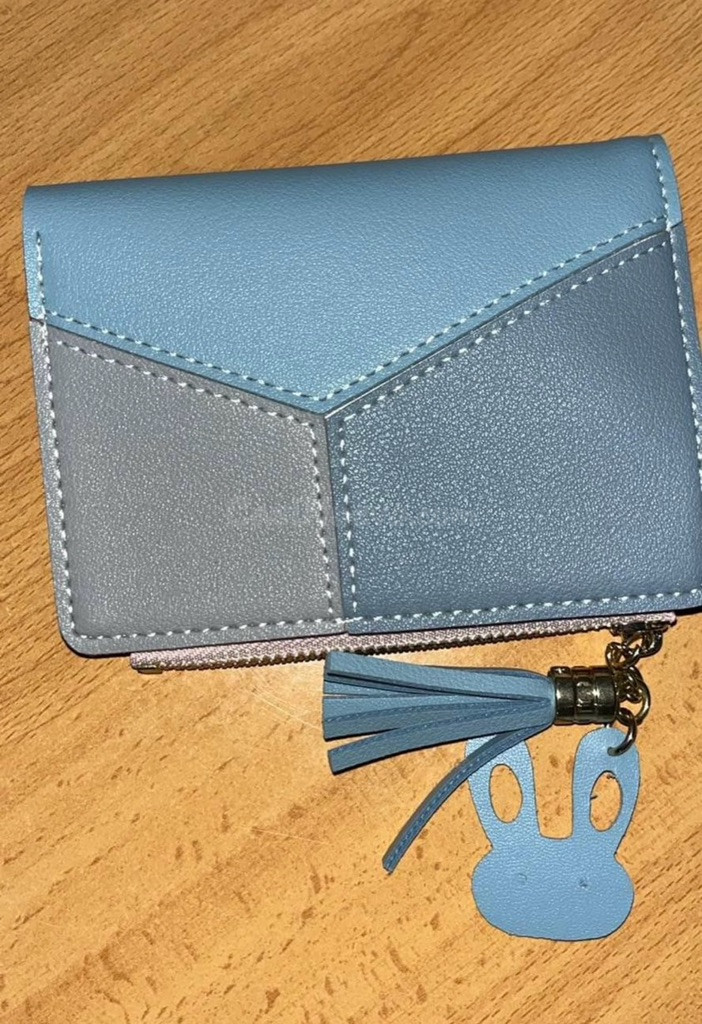 Cartera compacta azul y gris con encanto