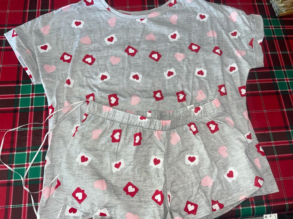 Pijama corta gris con corazones - foto 2