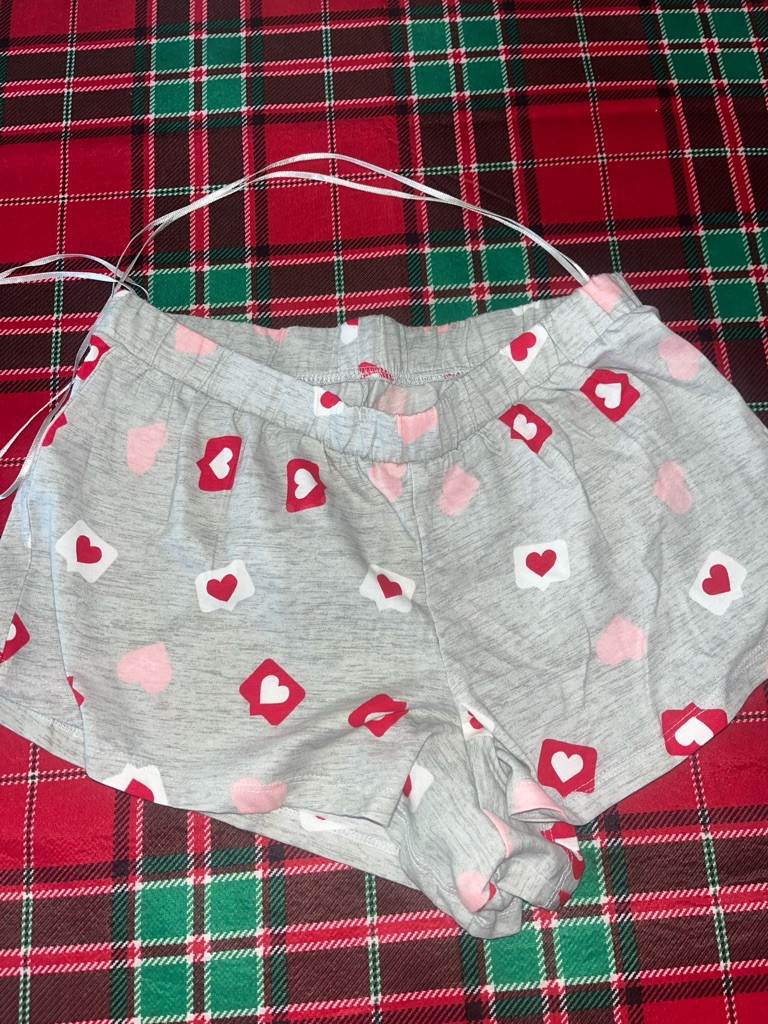 Pijama corta gris con corazones - foto 4
