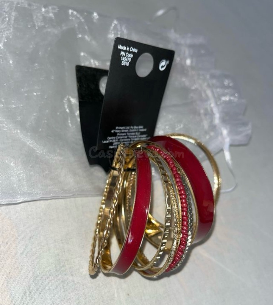 Set de pulseras doradas y rojas Primark - foto 2