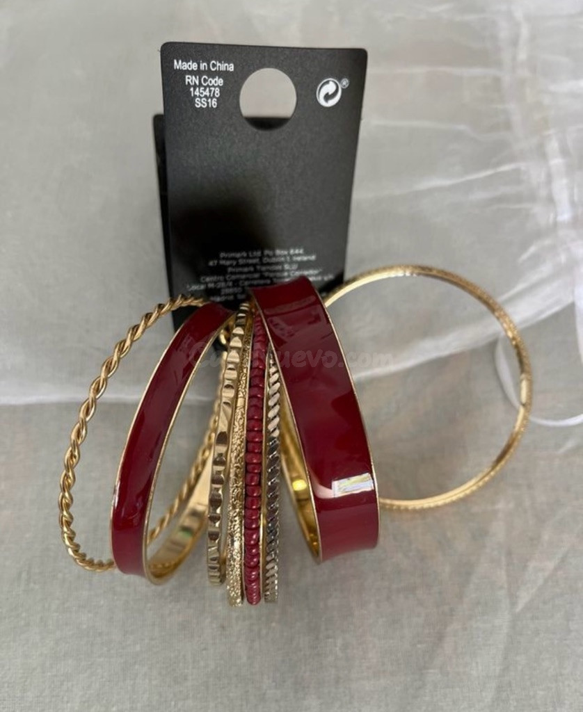 Set de pulseras doradas y rojas Primark - foto 4