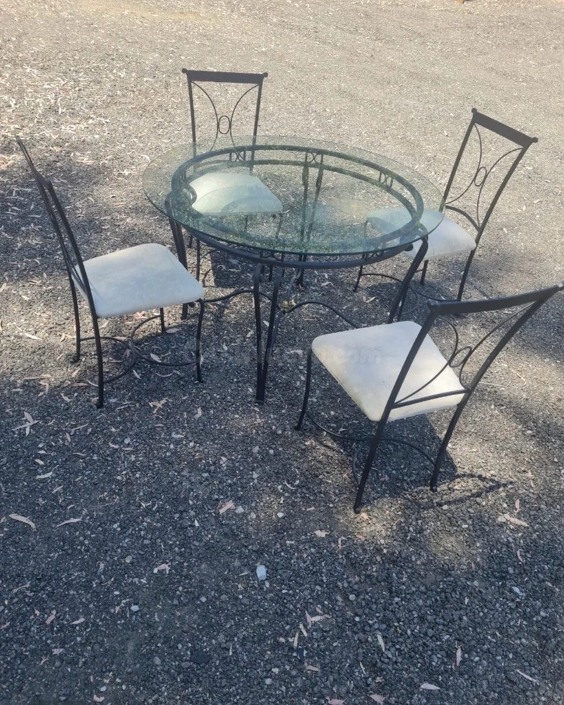 Conjunto Mesa Cristal y 4 Sillas Forja