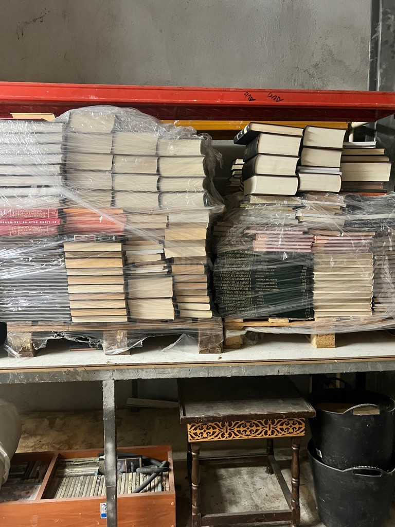 Lote Enciclopedia Britannica y libros variados - foto 2