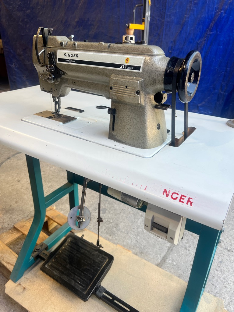Máquina de Coser Industrial Singer 211U566A