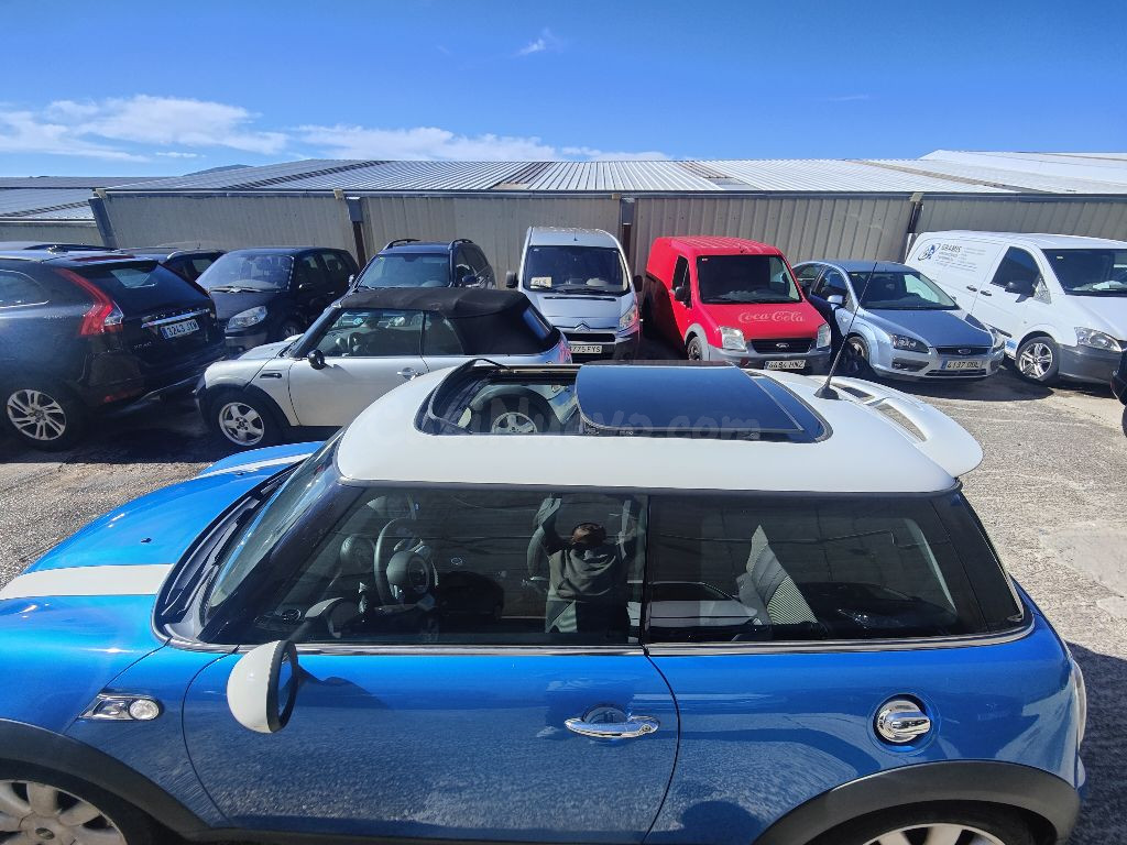 Mini Cooper S Azul con Rayas Deportivas - foto 3