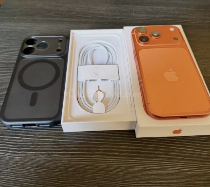 iPhone 17Pro Max Naranja + Funda Magsafe