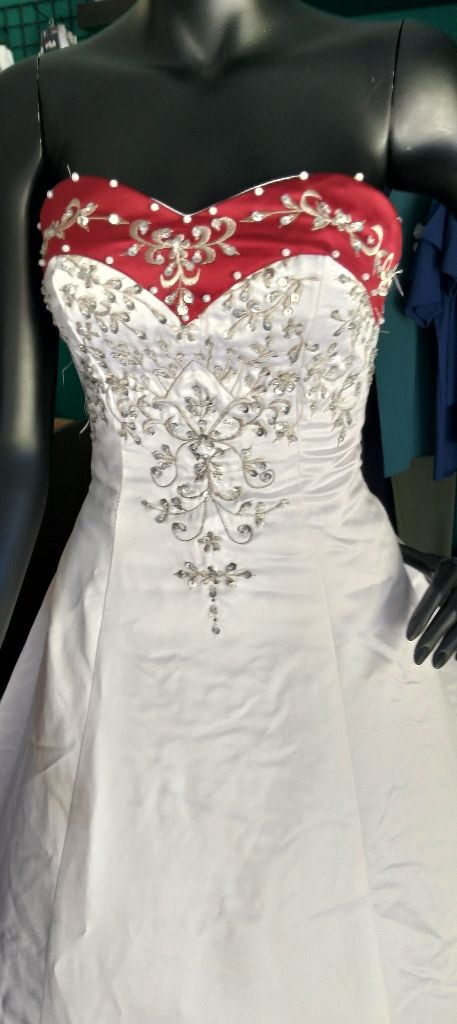 Vestido de Novia Blanco y Rojo Bordado - foto 3
