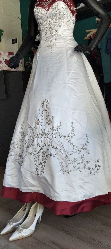 Vestido de Novia Blanco y Rojo Bordado - foto 4