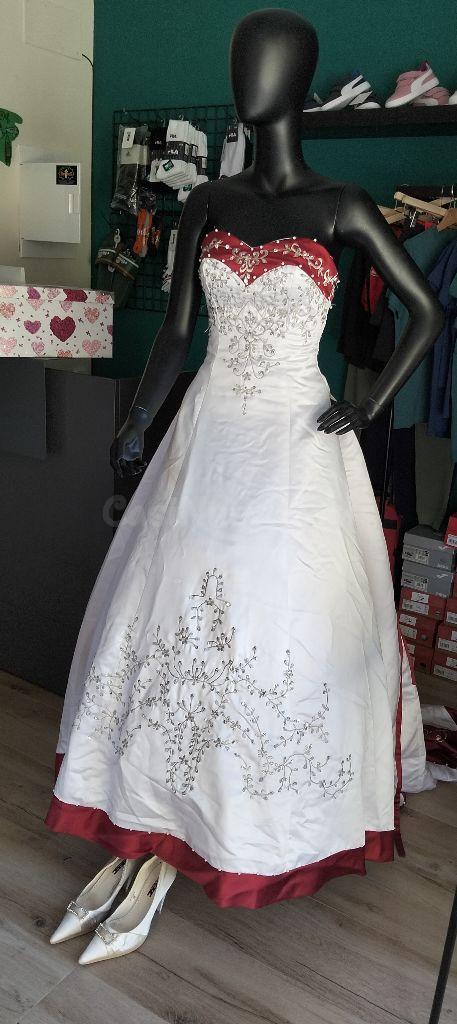 Vestido de Novia Blanco y Rojo Bordado - foto 5