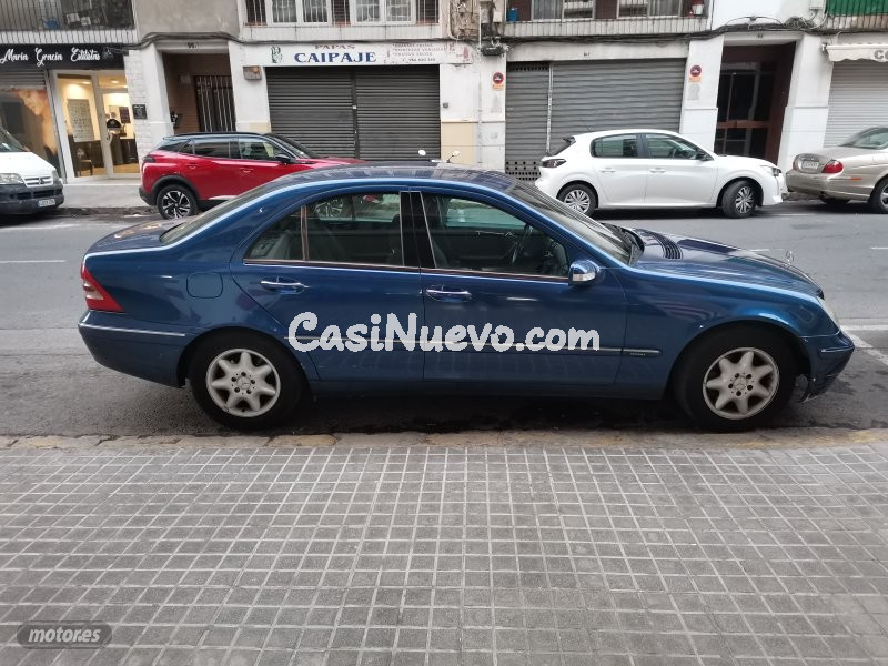Mercedes Clase C C 200 de 2002 con 201.000 Km por 5.900 EUR. en Alicante