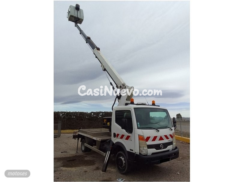 Nissan Cabstar 35.11 CON CESTA DE 18 M. de 2010 con 53.000 Km por 33.000 EUR. en Murcia