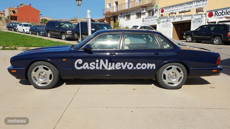 Jaguar XJR