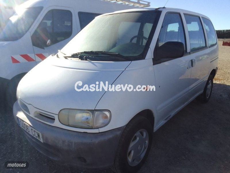Nissan Serena 2.3 D LX DE 8 PLAZAS. de 2002 con 400.000 Km por 2.800 EUR. en Murcia