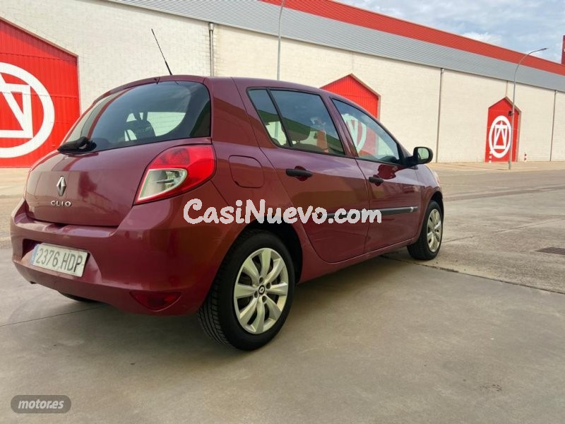 renault clio 2011 / 330.000km.