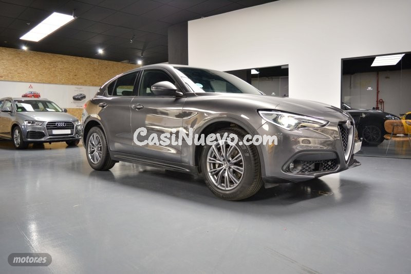 Alfa Romeo Stelvio 2.2 Diesel 118kW (160CV) SPRINT RWD de 2022 con 12.500 Km por 32.900 EUR. en Madrid