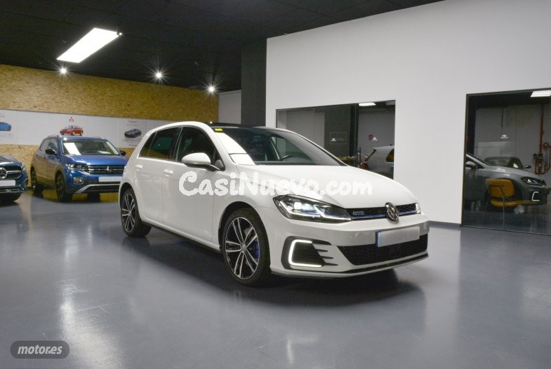 Volkswagen Golf GTE 1.4 TSI e-Power 150 kW (204 CV) DSG de 2020 con 76.000 Km por 23.500 EUR. en Madrid