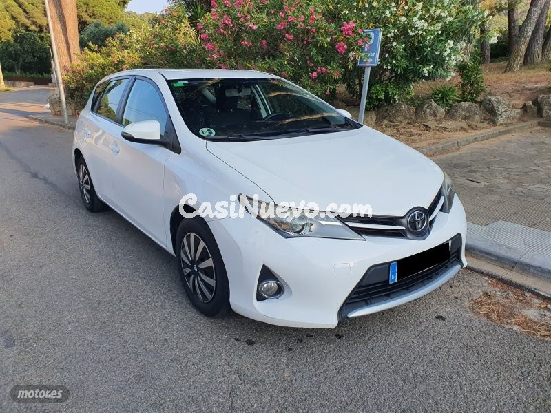 Toyota Auris 90D ACTIVE de 2014 con 175.000 Km por 8.250 EUR. en Girona