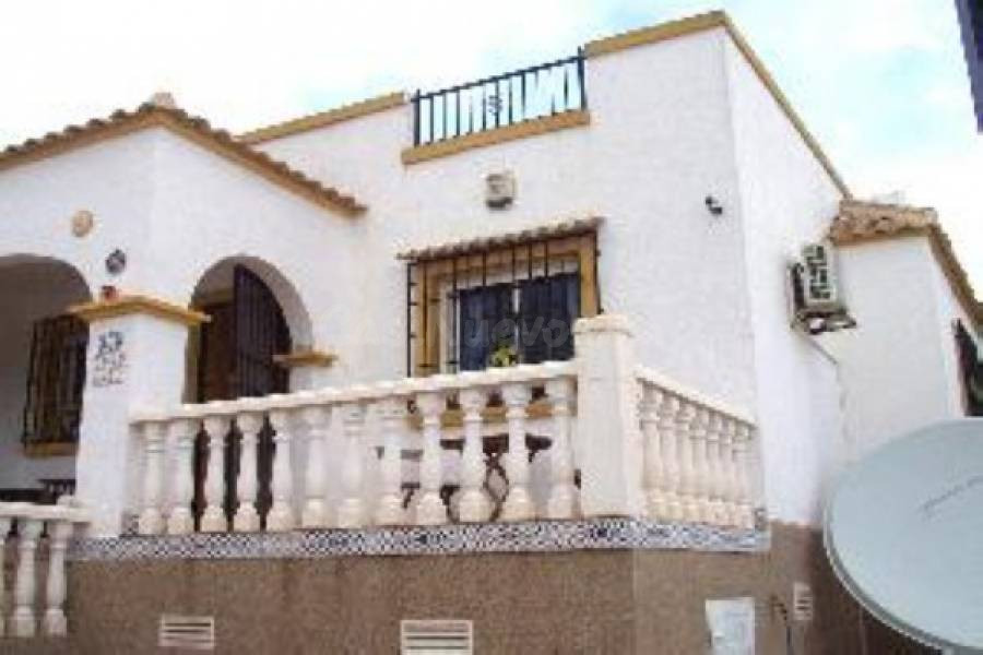 Bungalow en venta en La Marina con 2 hab. y 1 baño Bungalow -