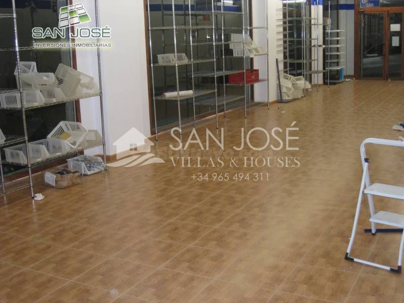 Inmobiliaria San Jose alquila un estupendo local comercial en Aspe Alicante Costa Blanca