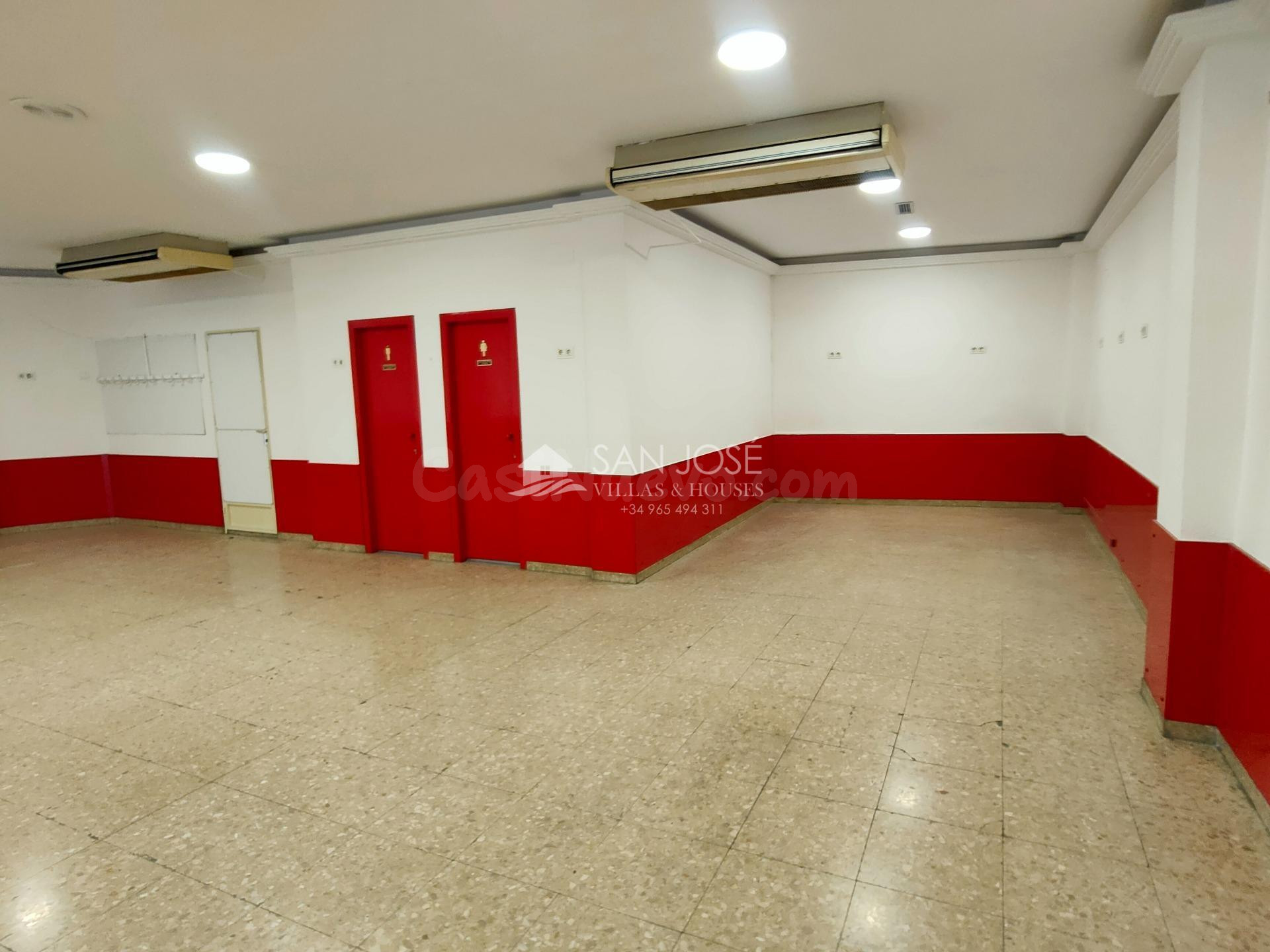 SE ALQUILA LOCAL COMERCIAL AL LADO DE LA PLAZA DE ABASTOS Y  - foto 3