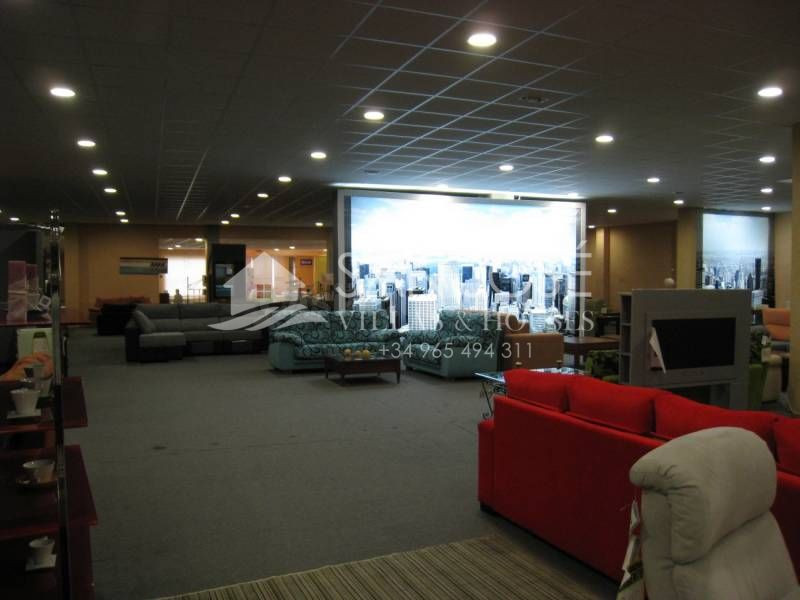 Inmobiliaria San Jose Villas and Houses vende nave industrial en Aspe