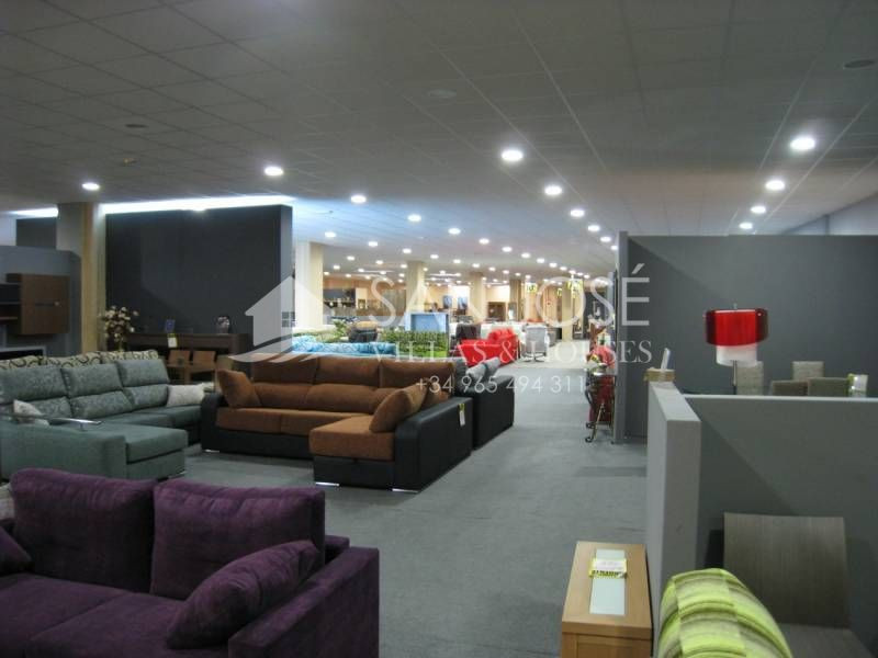 Inmobiliaria San Jose Villas and Houses vende nave industria - foto 2
